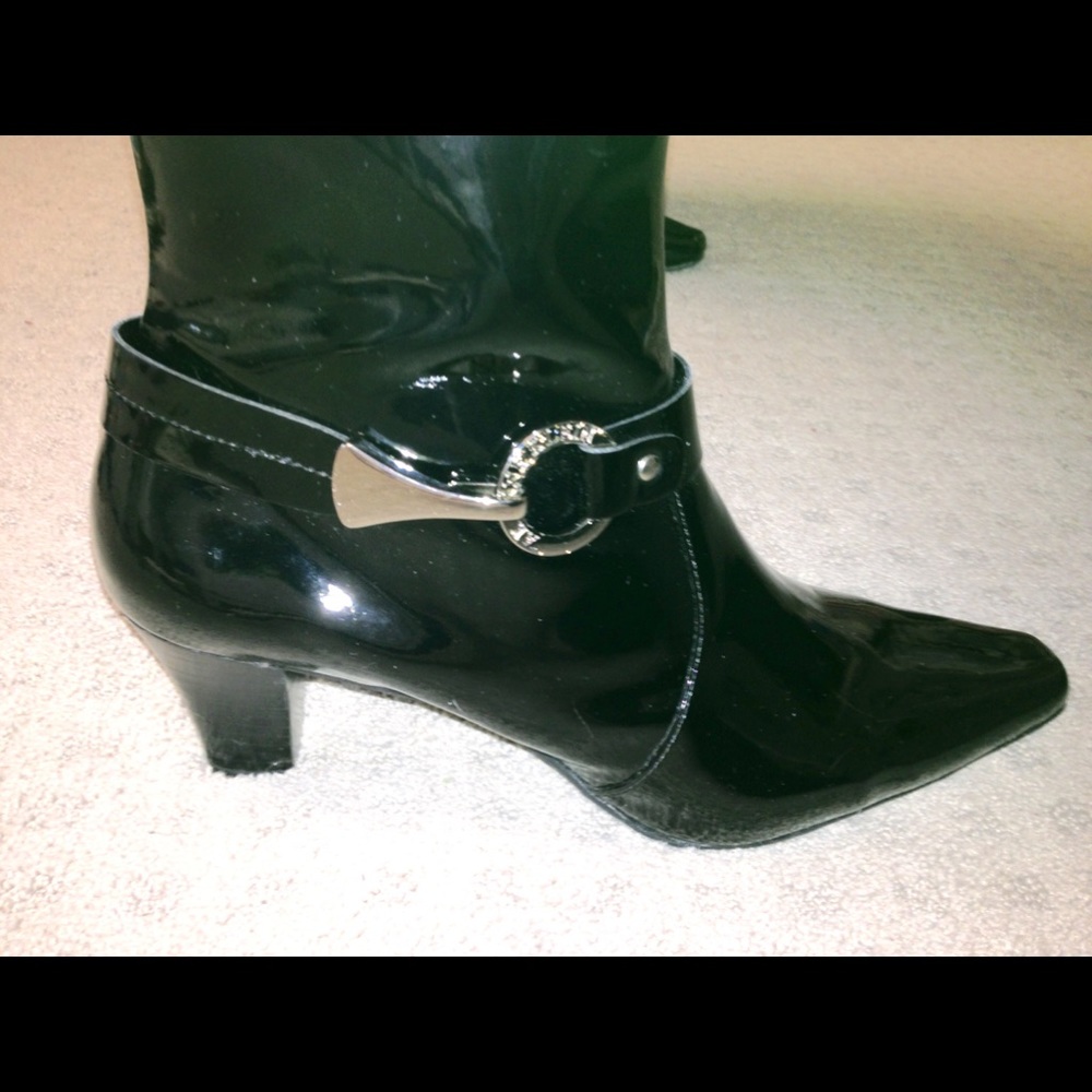 New size 8.5 Anne Klein Black patent Boots